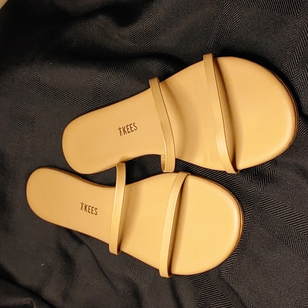 Tkees sandals size 9 no tags but never worn.
